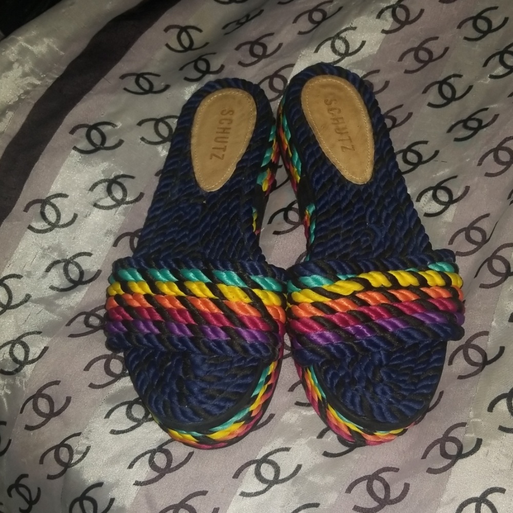 One size 7 Sandal